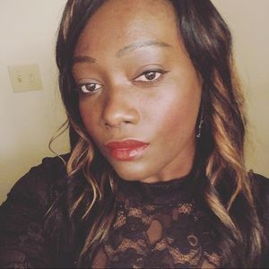 Meet your Posher, Cynthia